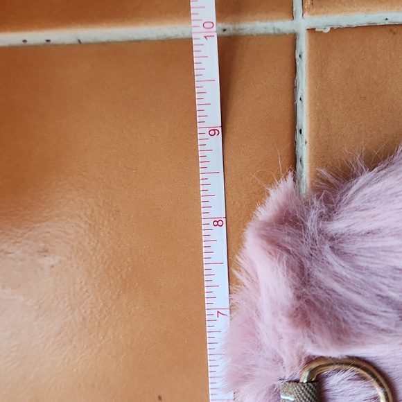 PlNK FUZZY HEART SHAPED PURSE NWOT - Picture 6 of 7